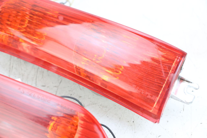 photo de ACHTERKNIPPERLICHT PIAGGIO XEVO - X EVO 125 (2007 - 2017) - Bevestigingspunten