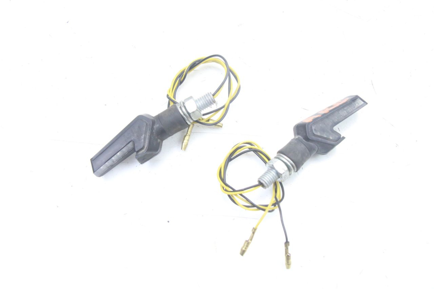 photo de ACHTERKNIPPERLICHT YAMAHA FZS FAZER 600 (2001 - 2003) - Hoofdaanzicht