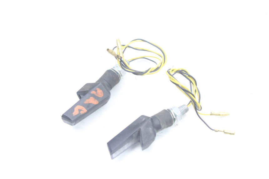 photo de ACHTERKNIPPERLICHT YAMAHA FZS FAZER 600 (2001 - 2003) - Zoom op gebruiksstaat