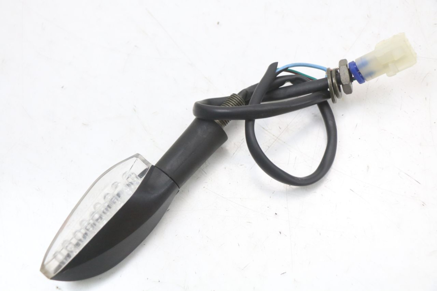 photo de VOORSTE RECHTER KNIPPERLICHT E-MAX 80L 1 (2011 - 2014) - Zoom op gebruiksstaat