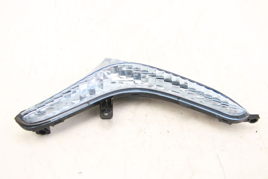 photo de VOORSTE RECHTER KNIPPERLICHT ECCITY ARTELEC 670 1 (2013 - 2017) - Detail van het onderdeel