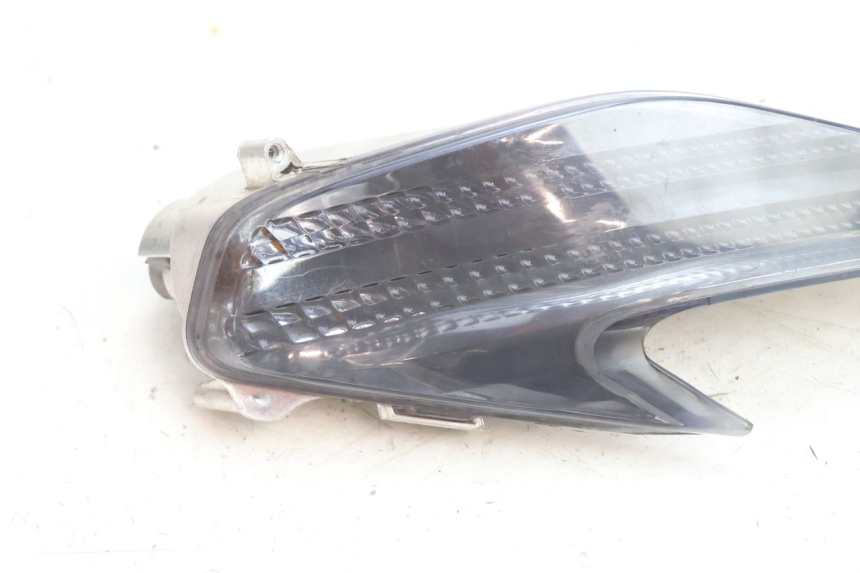photo de RECHTS VOOR KNIPPERLICHT APRILIA ATLANTIC S 125 (2010 - 2013) - Detail van het onderdeel