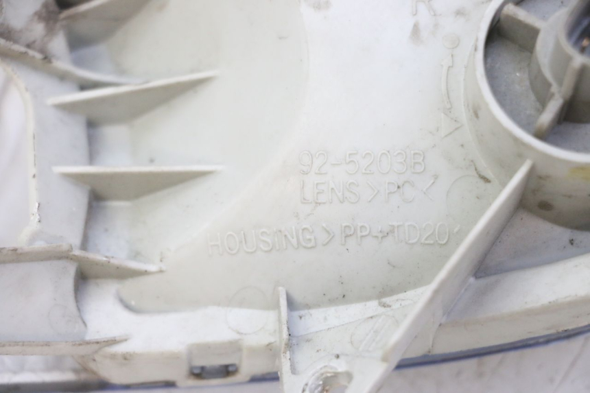 photo de VOORSTE RECHTER KNIPPERLICHT SUZUKI BURGMAN 125 (2007 - 2014) - Detail van het onderdeel