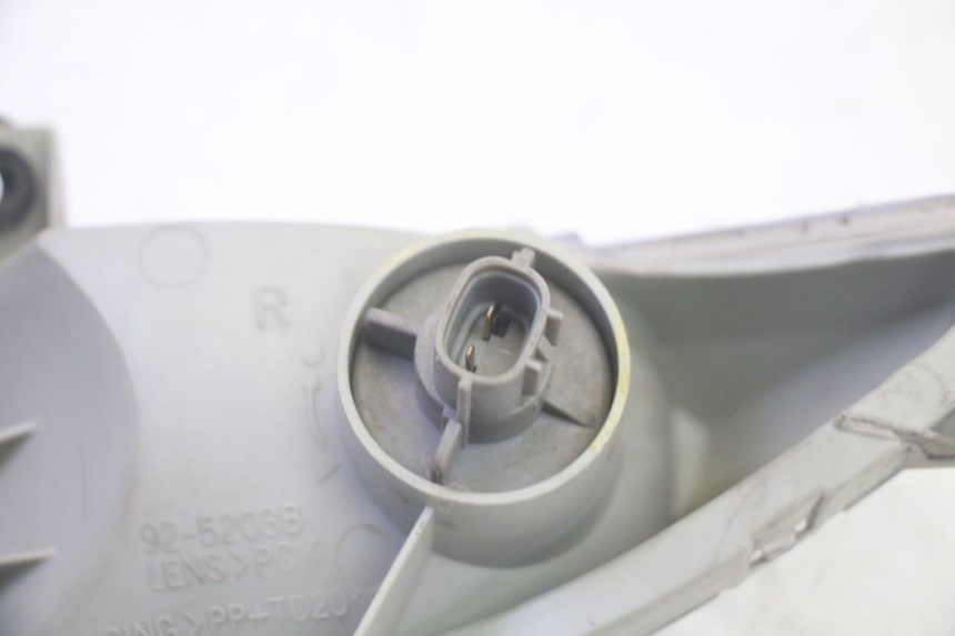 photo de VOORSTE RECHTER KNIPPERLICHT SUZUKI BURGMAN 125 (2007 - 2014) - Bevestigingspunten