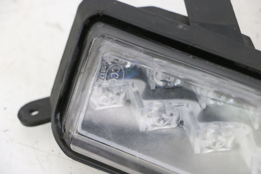 photo de VOORSTE RECHTER KNIPPERLICHT ORCAL CAVARO 4T 50 (2019 - 2023) - Zoom op gebruiksstaat