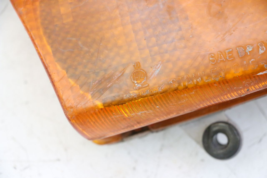 photo de VOORSTE RECHTER KNIPPERLICHT HONDA CBR F SC25 1000 (1989 - 1992) - Kenmerkende details