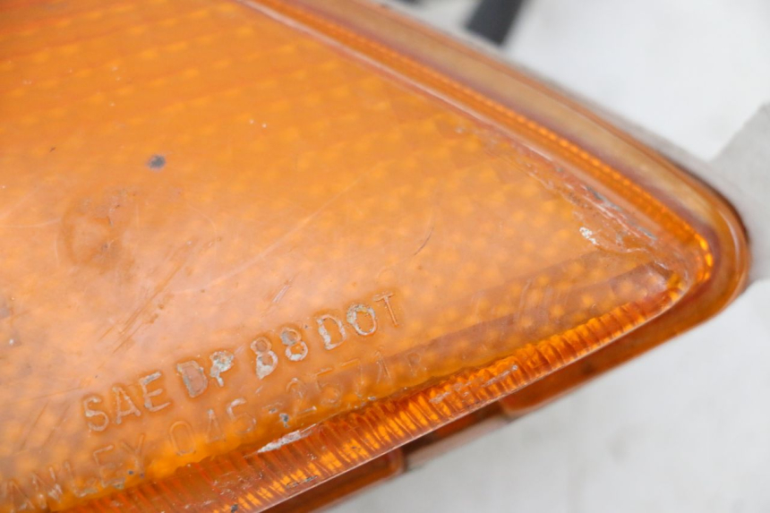 photo de VOORSTE RECHTER KNIPPERLICHT HONDA CBR F SC25 1000 (1989 - 1992) - Zoom op componenten