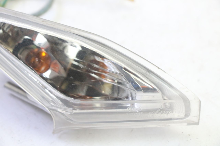 photo de VOORSTE RECHTER KNIPPERLICHT SYM CROX 4T 50 (2016 - 2023) - Zoom op gebruiksstaat