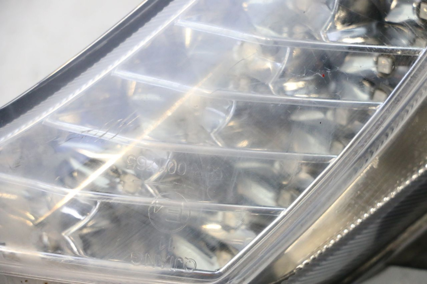 photo de VOORSTE RECHTER KNIPPERLICHT KEEWAY F-ACT FACT EVO 50 (2020 - 2026) - Bevestigingspunten