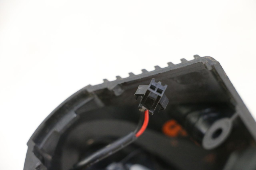 photo de VOORSTE RECHTER KNIPPERLICHT KUKIRIN G2 MASTER 1 - Detail van het onderdeel