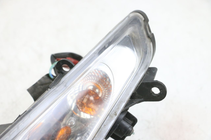 photo de VOORSTE RECHTER KNIPPERLICHT SYM GTS EVO 125 (2009 - 2013) - Bevestigingspunten