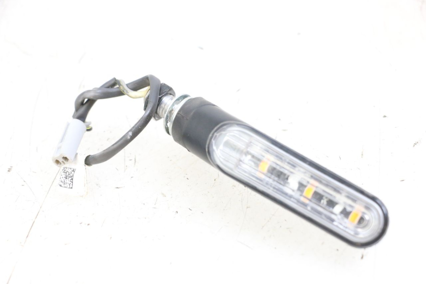 photo de VOORSTE RECHTER KNIPPERLICHT HUSQVARNA SVARTPILEN 401 (2018 - 2023) - Detail van het onderdeel