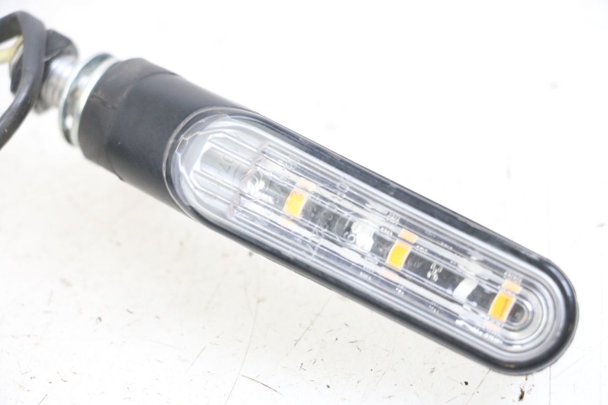 photo de VOORSTE RECHTER KNIPPERLICHT HUSQVARNA SVARTPILEN 401 (2018 - 2023) - Zoom op gebruiksstaat