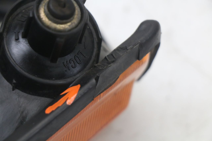 photo de VOORSTE RECHTER KNIPPERLICHT KAWASAKI GTR 1000 (1994 - 2004) - Bevestigingspunten