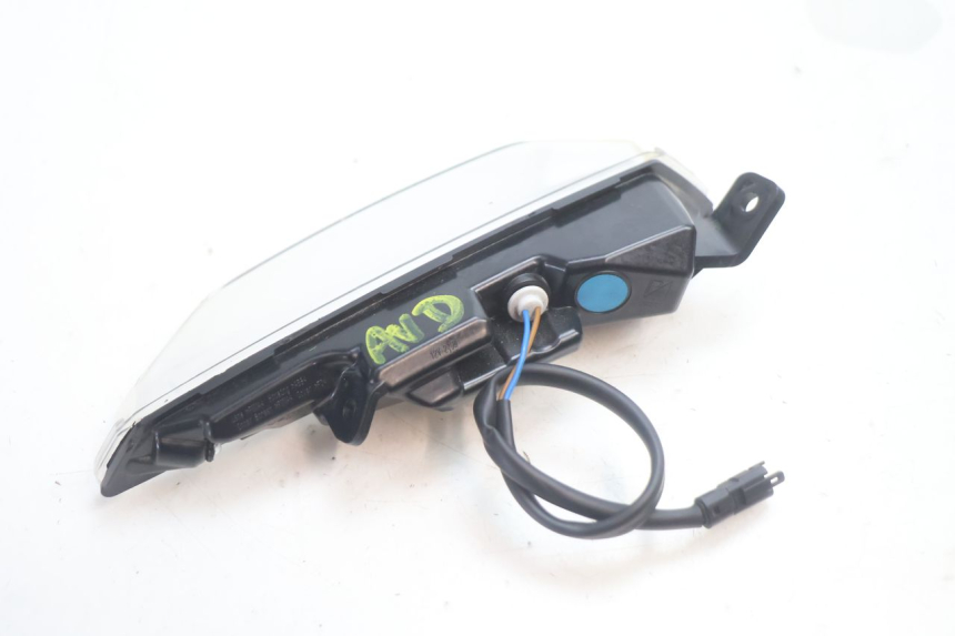 photo de RECHTER VOORSTE KNIPPERLICHT PIAGGIO MP3 HPE 530 (2022 - 2026) - Andere kijkhoek
