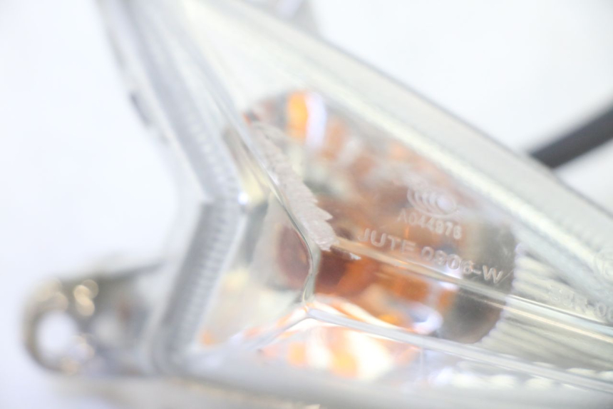 photo de VOORSTE RECHTER KNIPPERLICHT SYM ORBIT III 3 4T 50 (2021 - 2025) - Zoom op gebruiksstaat