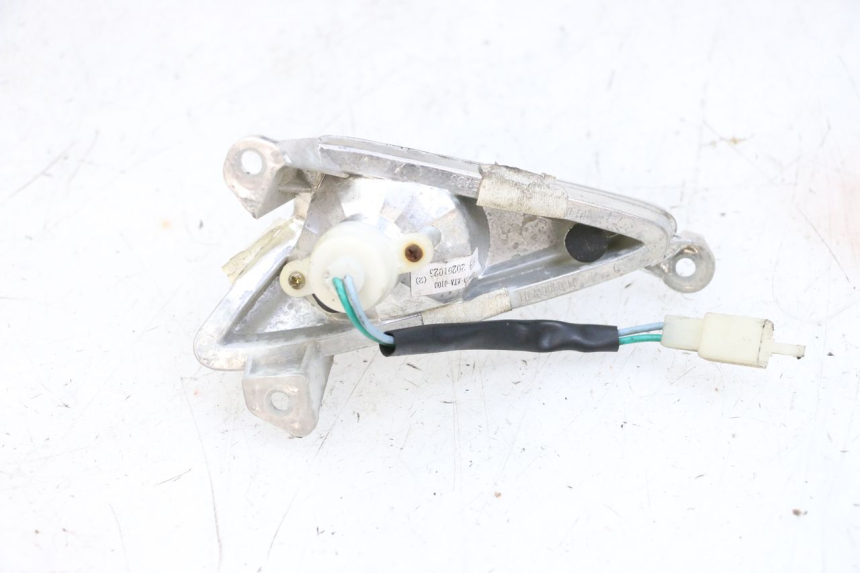 photo de VOORSTE RECHTER KNIPPERLICHT SYM ORBIT III 3 4T 50 (2018 - 2021) - Bevestigingspunten