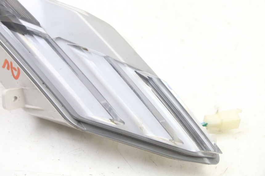 photo de VOORSTE RECHTER KNIPPERLICHT PEUGEOT TWEET 4T 50 (2023 - 2025) - Zoom op gebruiksstaat