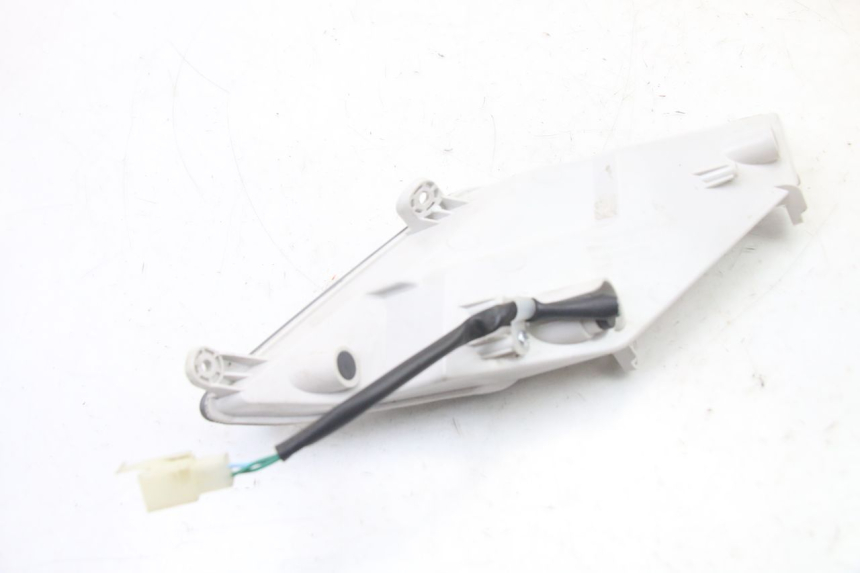 photo de VOORSTE RECHTER KNIPPERLICHT PEUGEOT TWEET 4T 50 (2023 - 2025) - Technische close-up