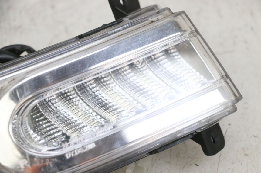 photo de VOORSTE RECHTER KNIPPERLICHT EFUN PUSA 1 - Staat van het oppervlak