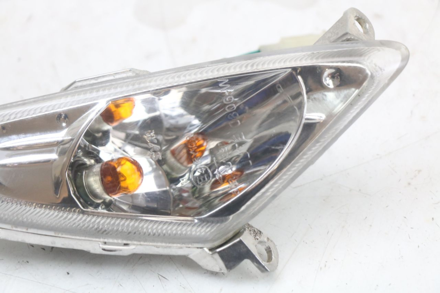 photo de VOORSTE RECHTER KNIPPERLICHT SYM ORBIT 2 4T 50 (2018 - 2022) - Zoom op gebruiksstaat