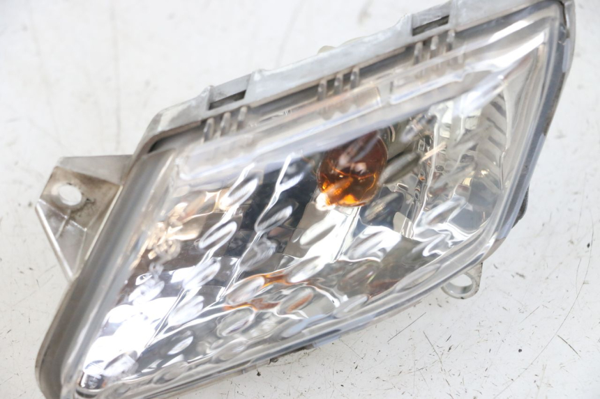 photo de VOORSTE RECHTER KNIPPERLICHT YAMAHA XMAX X-MAX 125 (2006 - 2009) - Detail van het onderdeel