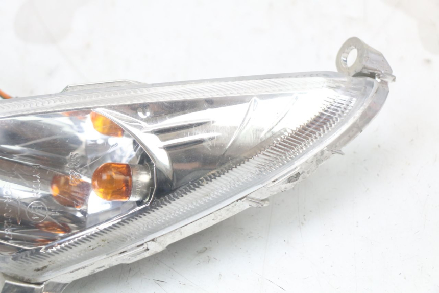 photo de VOORSTE LINKER KNIPPERLICHT SYM ORBIT 2 4T 50 (2018 - 2022) - Zoom op gebruiksstaat