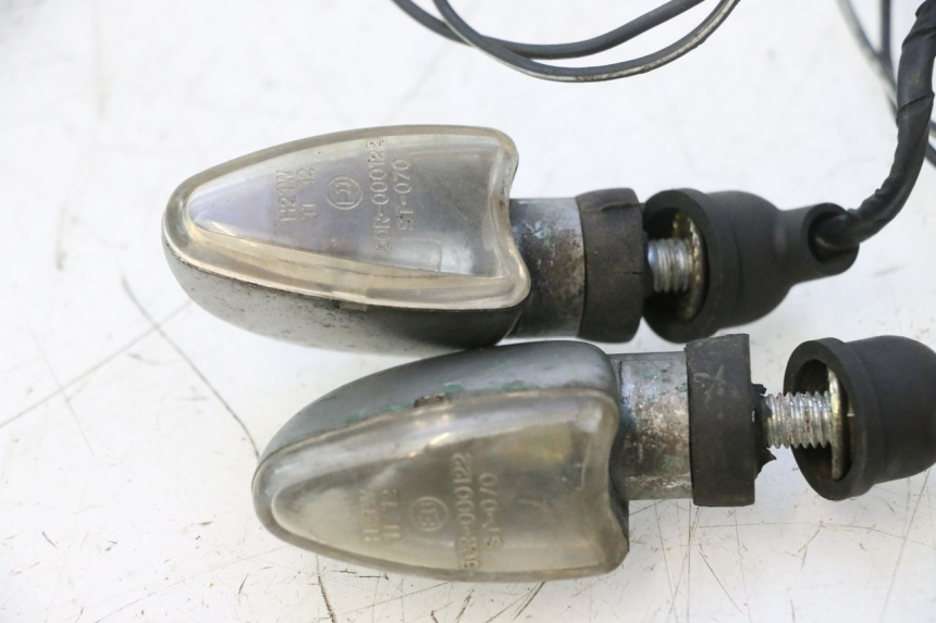 photo de VOORSTE RICHTINGAANWIJZER YAMAHA XJR 1300 (1998 - 2002) - Bevestigingspunten