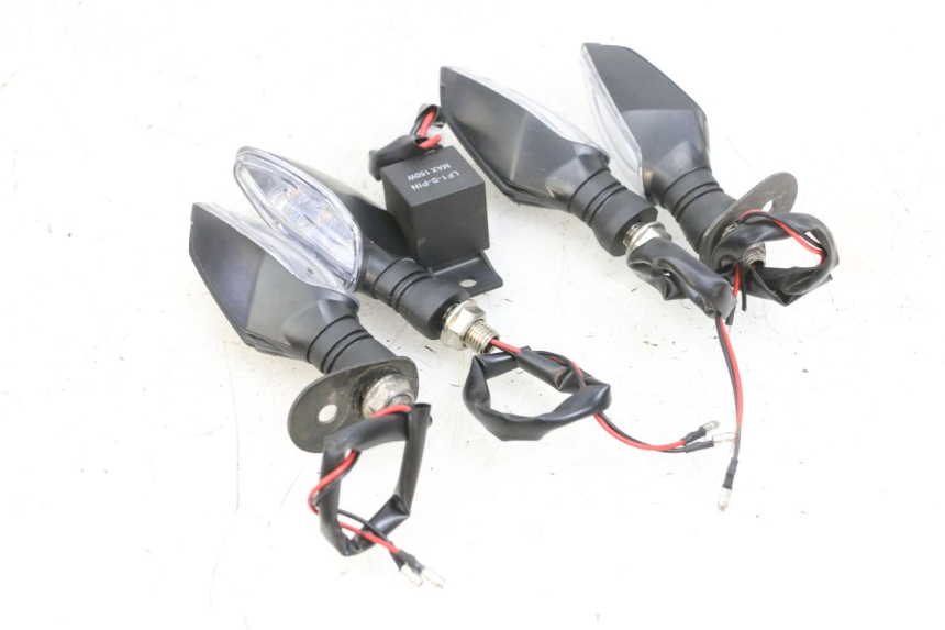 photo de VOORKNIPPERLICHT KAWASAKI ZR 7 750 (1999 - 2004) - Detail van het onderdeel