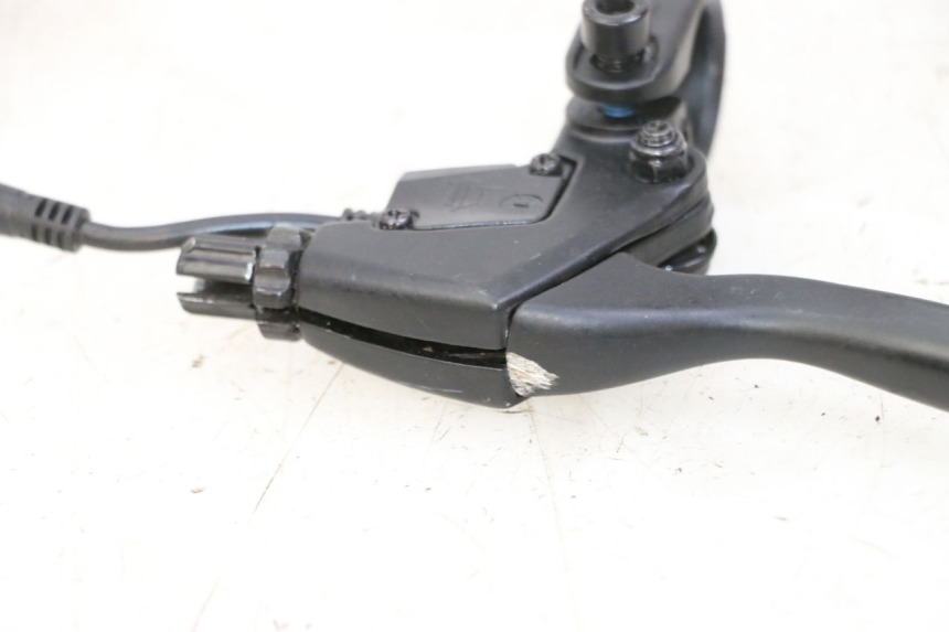 photo de RECHTER REMHEVEL KUKIRIN G2 MASTER 1 - Zoom op gebruiksstaat