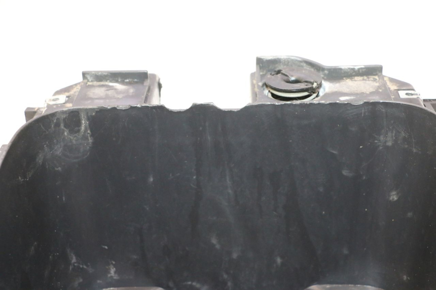 photo de ZADSEATKOFFER MBK NITRO 50 (2004 - 2008) - Detail van het onderdeel
