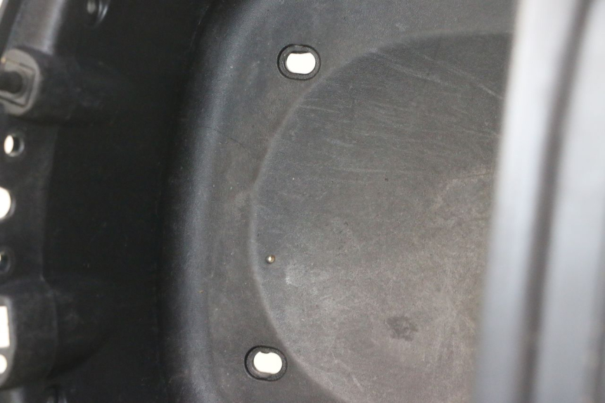 photo de ZADSEATKOFFER PIAGGIO X8 STREET 125 (2006 - 2007) - Zoom op componenten