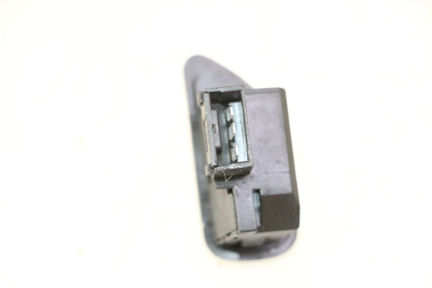 photo de RICHTINGAANWIJZER SCHAKELAAR PIAGGIO MP3 HPE 310 (2024 - 2025) - Zoom op gebruiksstaat