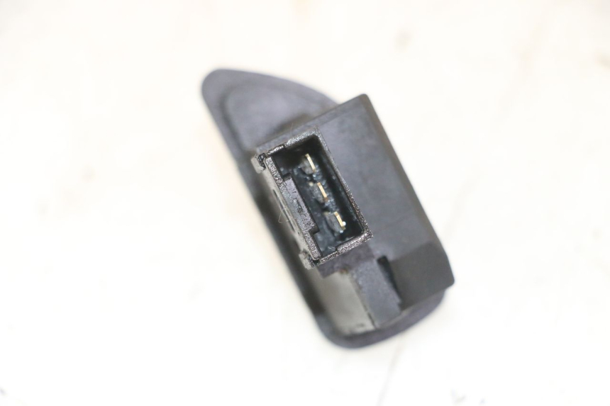 photo de RICHTINGAANWIJZER SCHAKELAAR PIAGGIO MP3 LT 300 (2010 - 2016) - Zoom op gebruiksstaat