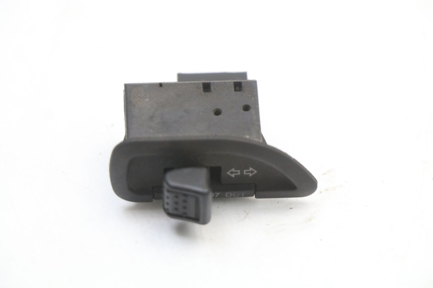 photo de RICHTINGAANWIJZER SCHAKELAAR PIAGGIO NEW TYPHOON 50 (2018 - 2021) - Detail van het onderdeel