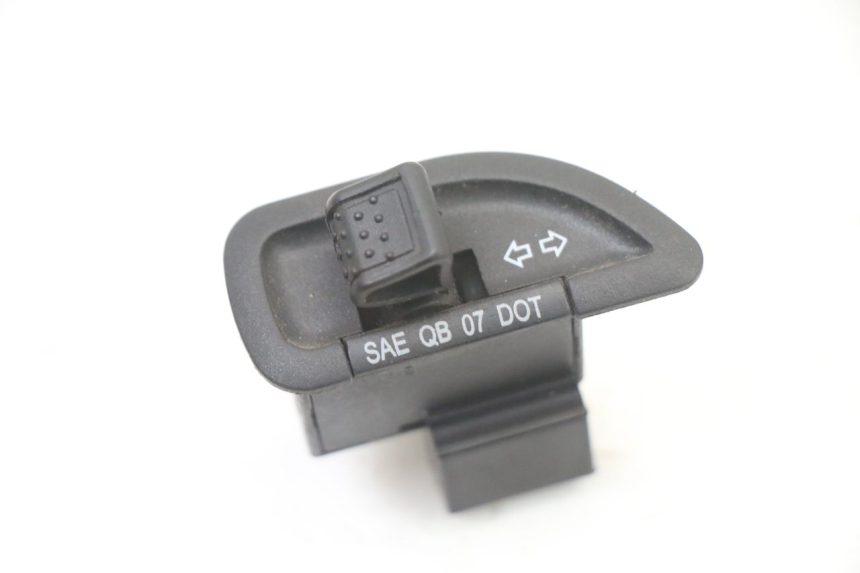 photo de RICHTINGAANWIJZER SCHAKELAAR PIAGGIO NRG POWER PUREJET 50 (2018 - 2021) - Hoofdaanzicht