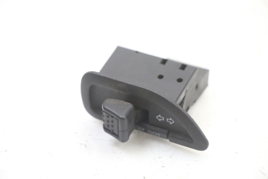 photo de RICHTINGAANWIJZER SCHAKELAAR PIAGGIO NRG POWER PUREJET 50 (2018 - 2021) - Zoom op gebruiksstaat