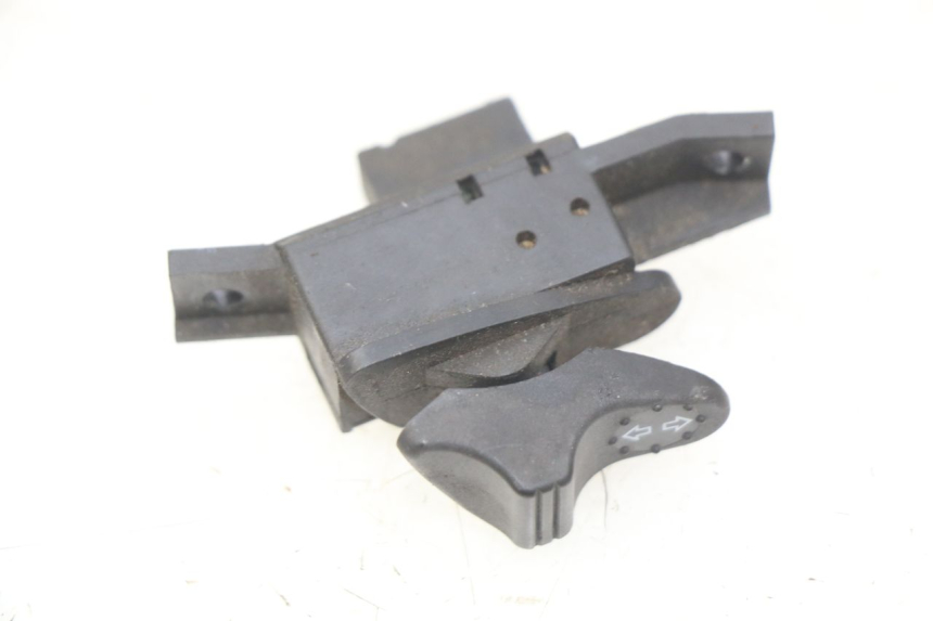 photo de RICHTINGAANWIJZER SCHAKELAAR PIAGGIO VESPA LX 2T 50 (2005 - 2013) - Detail van het onderdeel