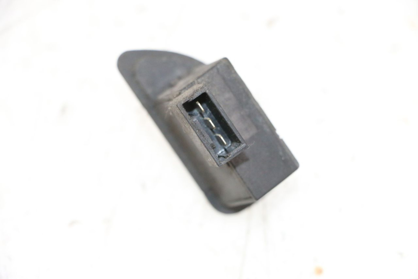 photo de RICHTINGAANWIJZER SCHAKELAAR PIAGGIO X8 125 (2004 - 2007) - Zoom op gebruiksstaat