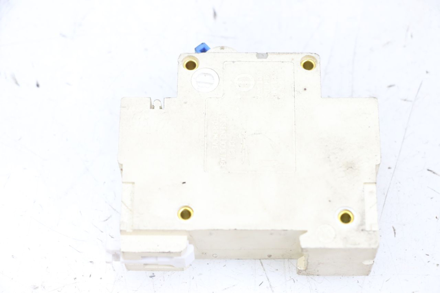 photo de CONTACTSLOT SCHAKELAAR EFUN PUSA 1 - Bevestigingspunten