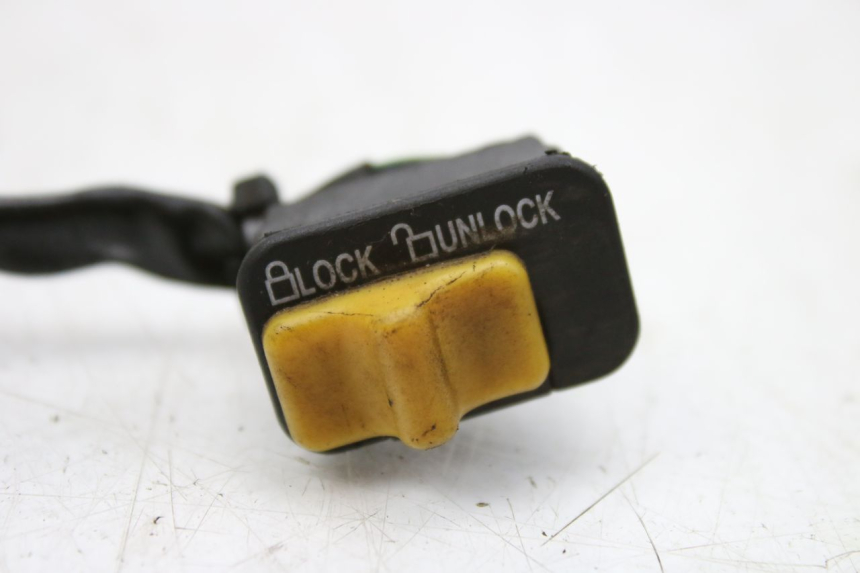 photo de CONTACTSLOT SCHAKELAAR PEUGEOT TWEET 125 (2010 - 2017) - Detail van het onderdeel