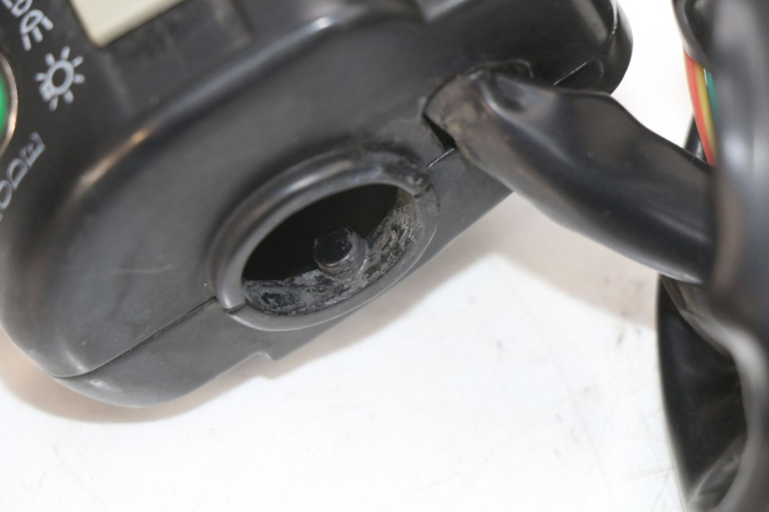 photo de RECHTER STUURSCHAKELAAR E-MAX 80L 1 (2011 - 2014) - Bevestigingspunten