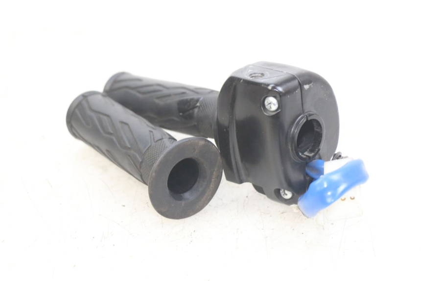 photo de RECHTER STUURSCHAKELAAR KYMCO AGILITY 16+ 4T 50 (2018 - 2023) - Andere kijkhoek