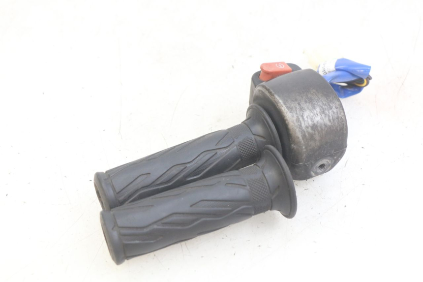 photo de RECHTER STUURSCHAKELAAR KYMCO AGILITY 16+ 4T 50 (2018 - 2023) - Staat van het oppervlak