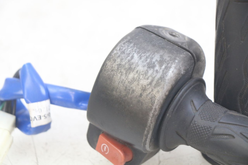 photo de RECHTER STUURSCHAKELAAR KYMCO AGILITY 16+ 4T 50 (2018 - 2023) - Gecontroleerd onderdeel