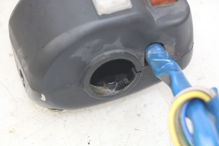 photo de RECHTER STUURSCHAKELAAR KYMCO AGILITY 4T 50 (2005 - 2018) - Zoom op gebruiksstaat