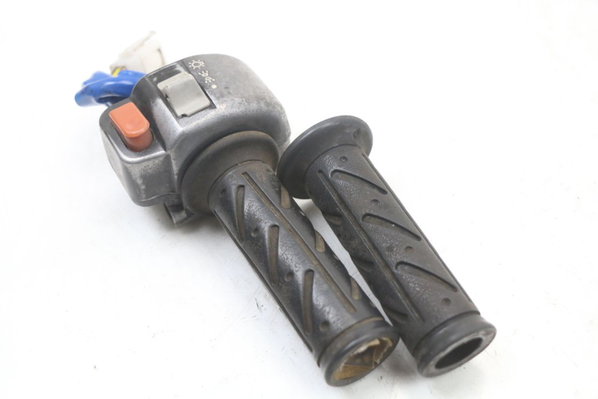 photo de RECHTER STUURSCHAKELAAR KYMCO AGILITY 4T 50 (2005 - 2018) - Andere kijkhoek