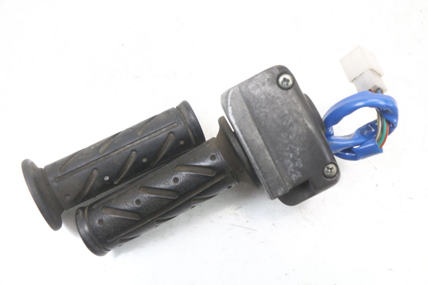 photo de RECHTER STUURSCHAKELAAR KYMCO AGILITY 4T 50 (2005 - 2018) - Technische close-up