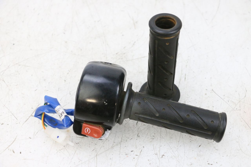 photo de RECHTER STUURSCHAKELAAR KYMCO AGILITY 4T 50 (2018 - 2022) - Hoofdaanzicht