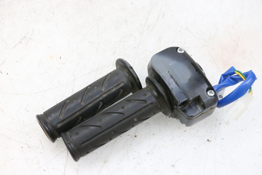 photo de RECHTER STUURSCHAKELAAR KYMCO AGILITY 4T 50 (2018 - 2022) - Technische close-up